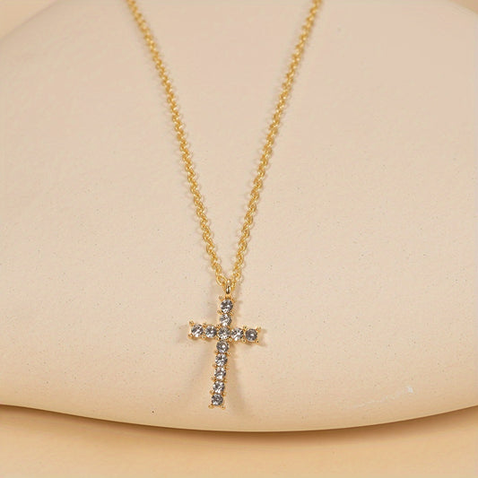 Collier pendentif croix élégant pour femme – alliage de zinc plaqué or KC, strass, design simple et stylé, parfait pour usage quotidien et soirées, cadeau idéal pour Halloween, Noël, Pâques, Thanksgiving, graduation ou Saint-Valentin