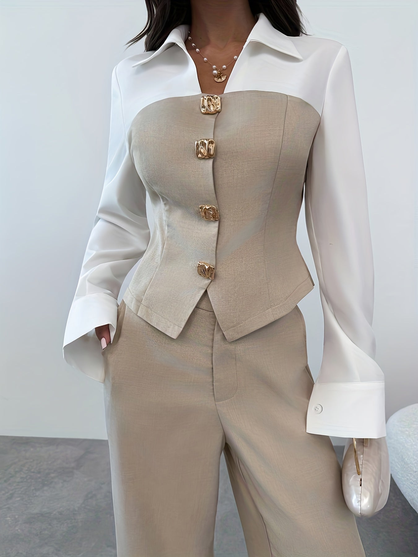 Ensemble deux pièces décontracté et élégant, composé d'une chemise patchwork et d'un pantalon droit ample