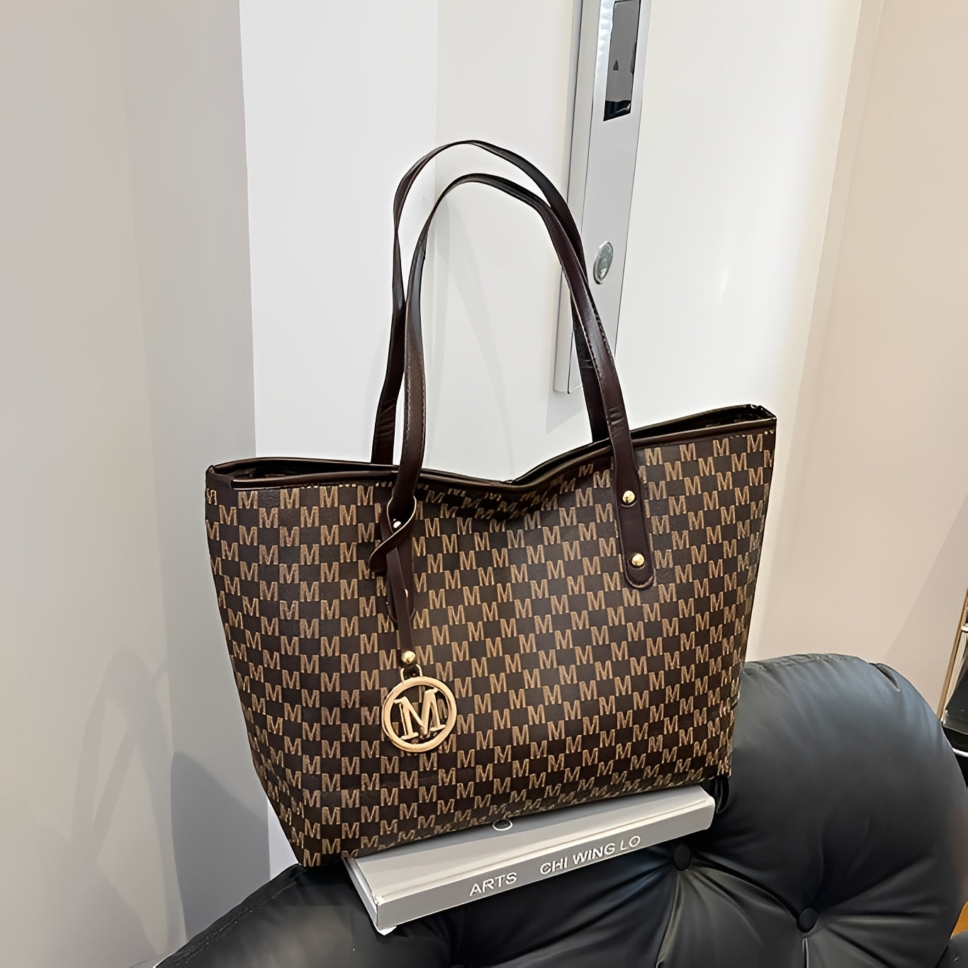 Sac Cabas Femme Vintage – Grande Capacité, Fermeture Éclair, Sac à Main avec Bandoulière Fixe, Design Monogramme Élégant en Marron Café/Noir, Doublure en Polyester, Idéal pour Quotidien