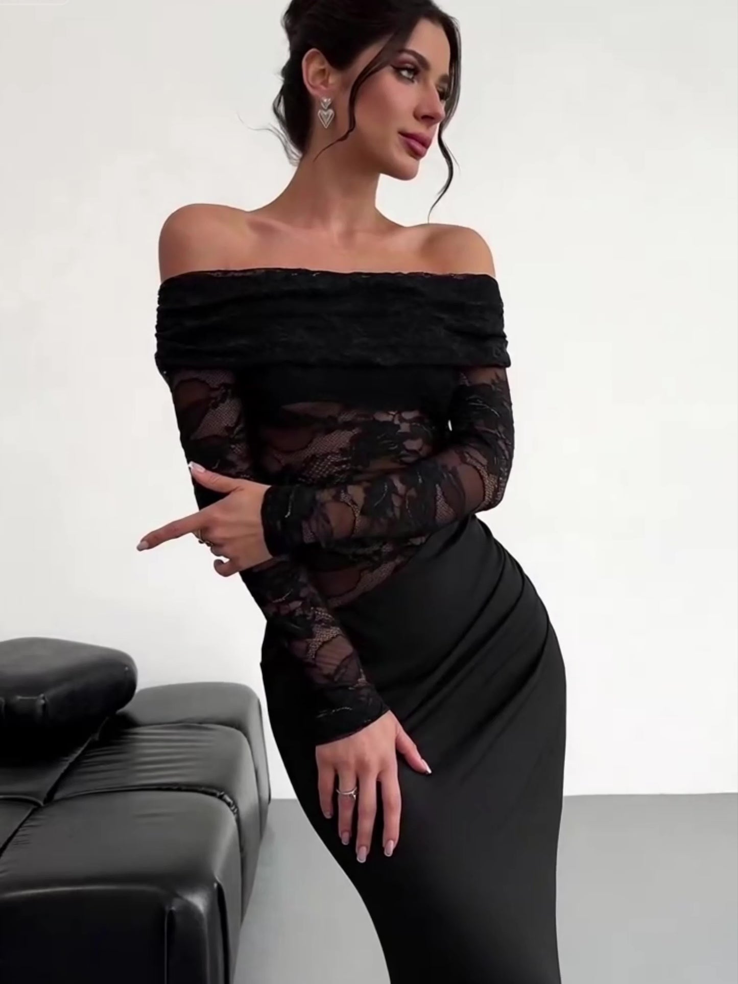 Robe élégante femme à épaules dénudées