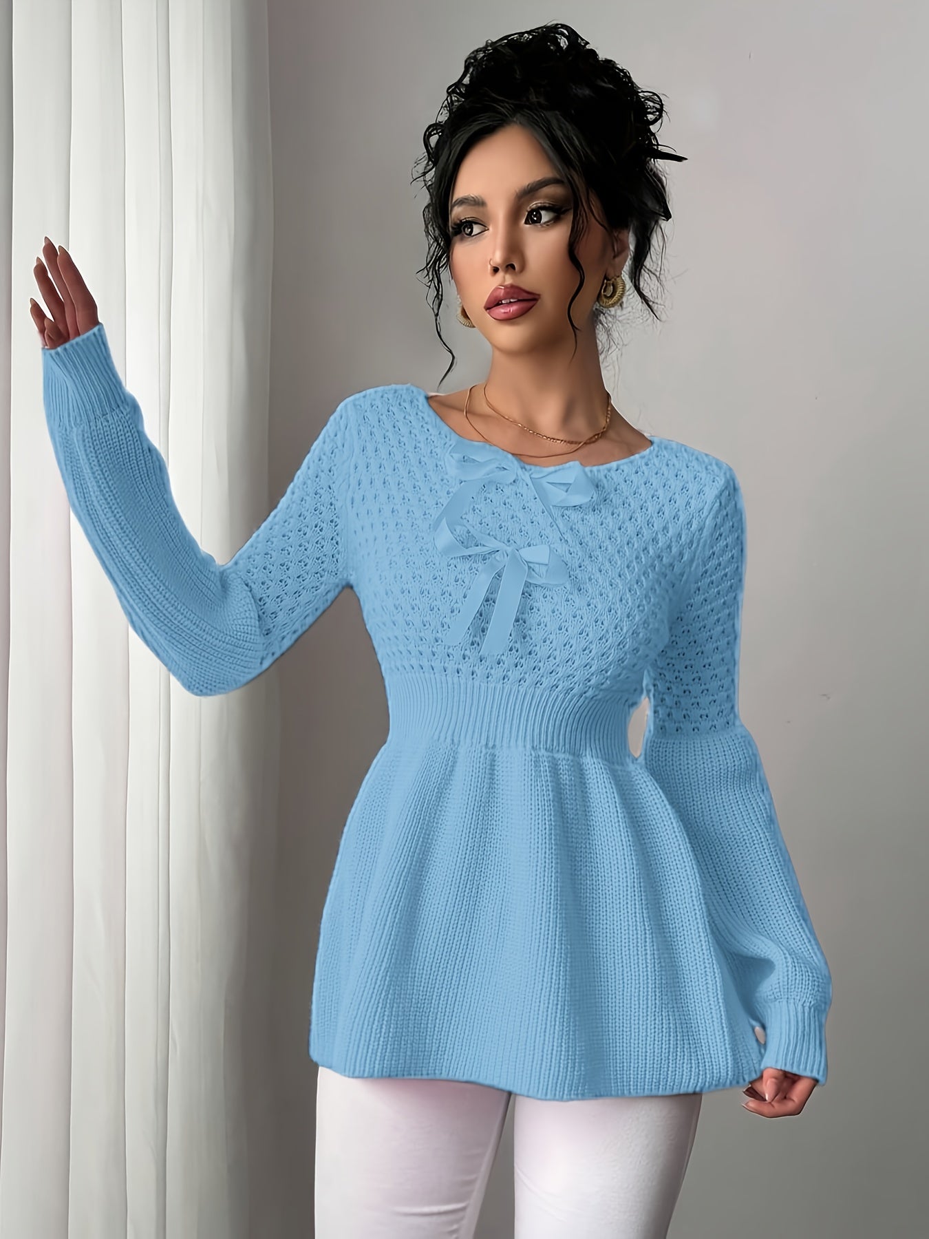 Pull élégant pour femmes – Bleu clair, manches longues, col rond, nœud décoratif, ourlet plissé, tissu stretch doux, automne/hiver, casual et formel