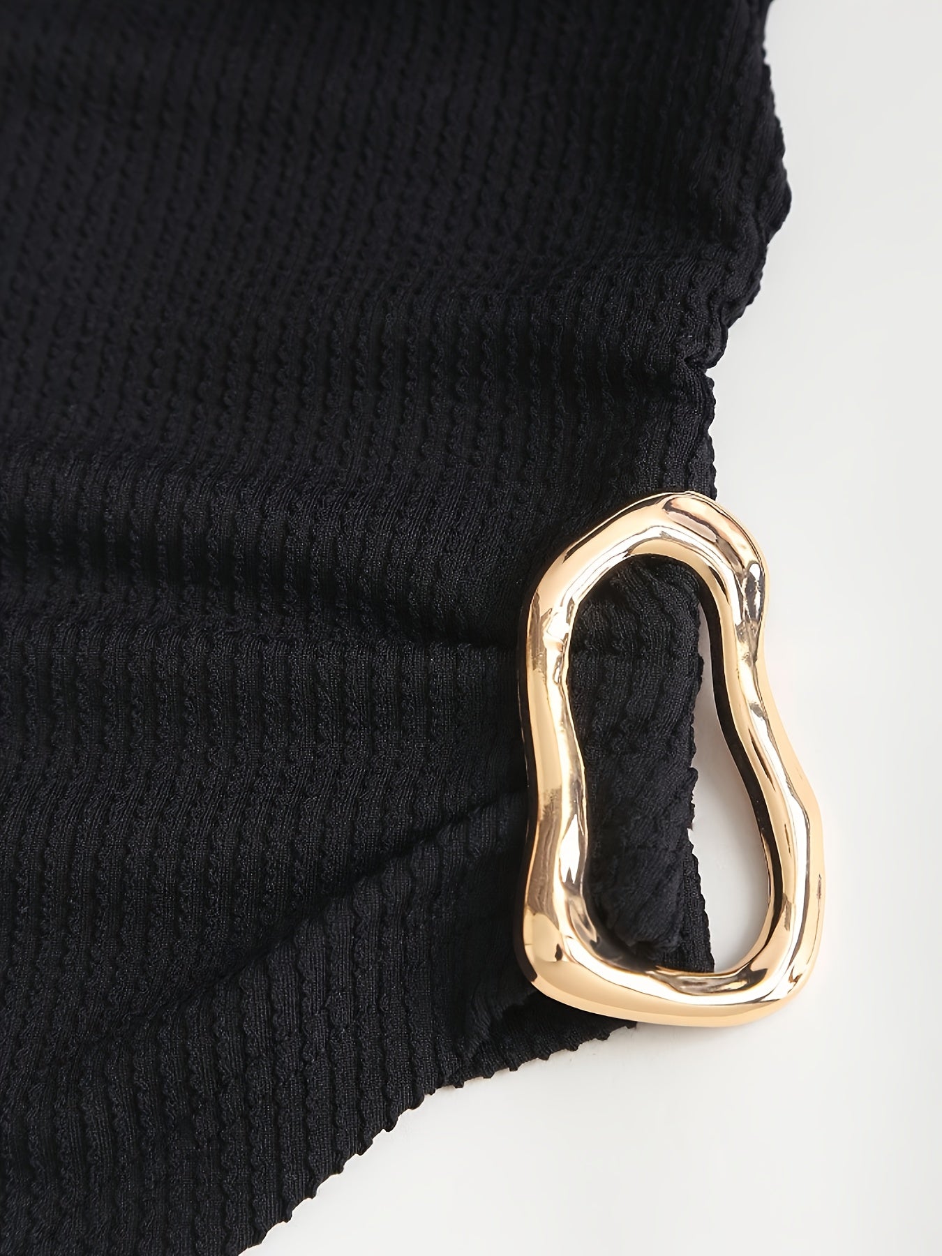 T-shirt Femme Sexy Manches Longues – Moulant Extensible, Ourlet Asymétrique, Tissu Non Transparent, Idéal Automne/Hiver, Tenue Formelle et Quotidienne, Style Élégant et Moderne, Matière Confortable