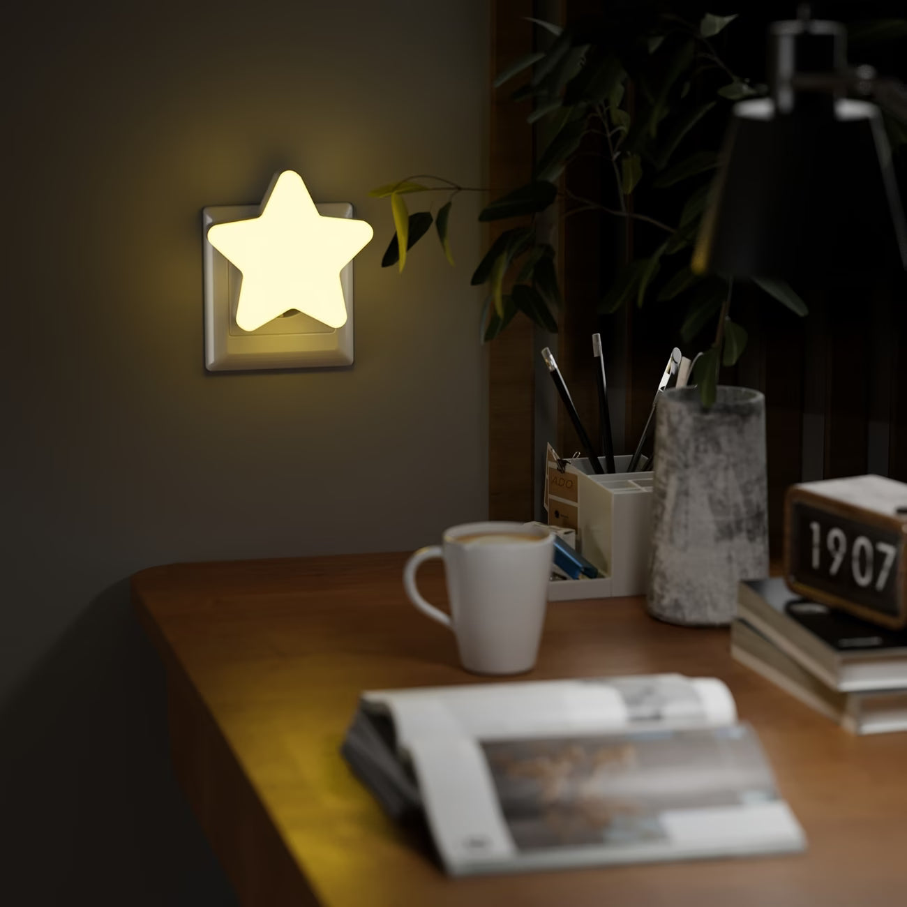 Smart LED Night Light with Auto Sensor – Warm White Plug-In Night Light (EU Plug)