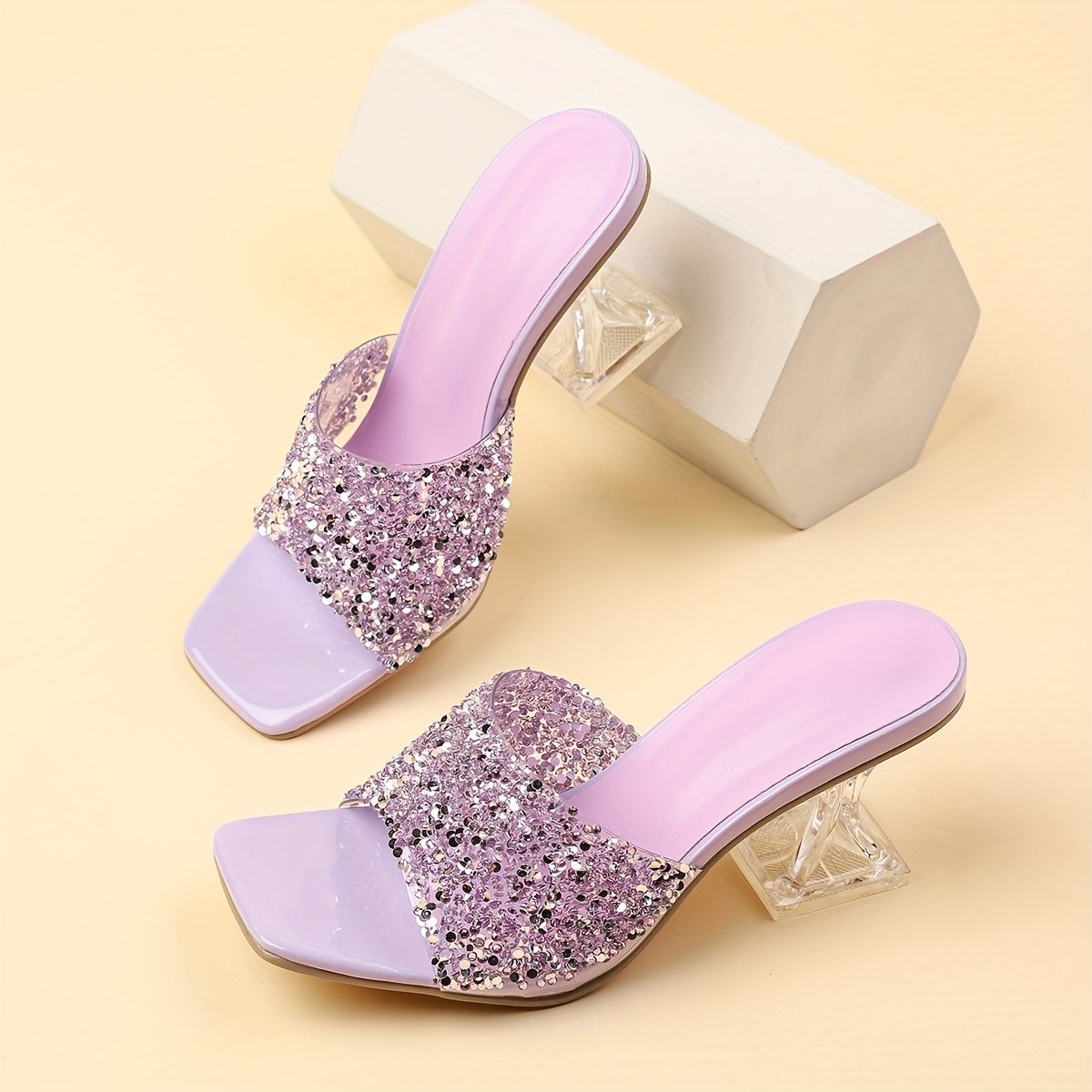 Sandales à Talons Hauts Transparentes pour Femme – Décorées de Strass en Forme de Pyramide, Parfaites pour Banquets Élégants, Mariages et Soirées – Stylées et Sexy