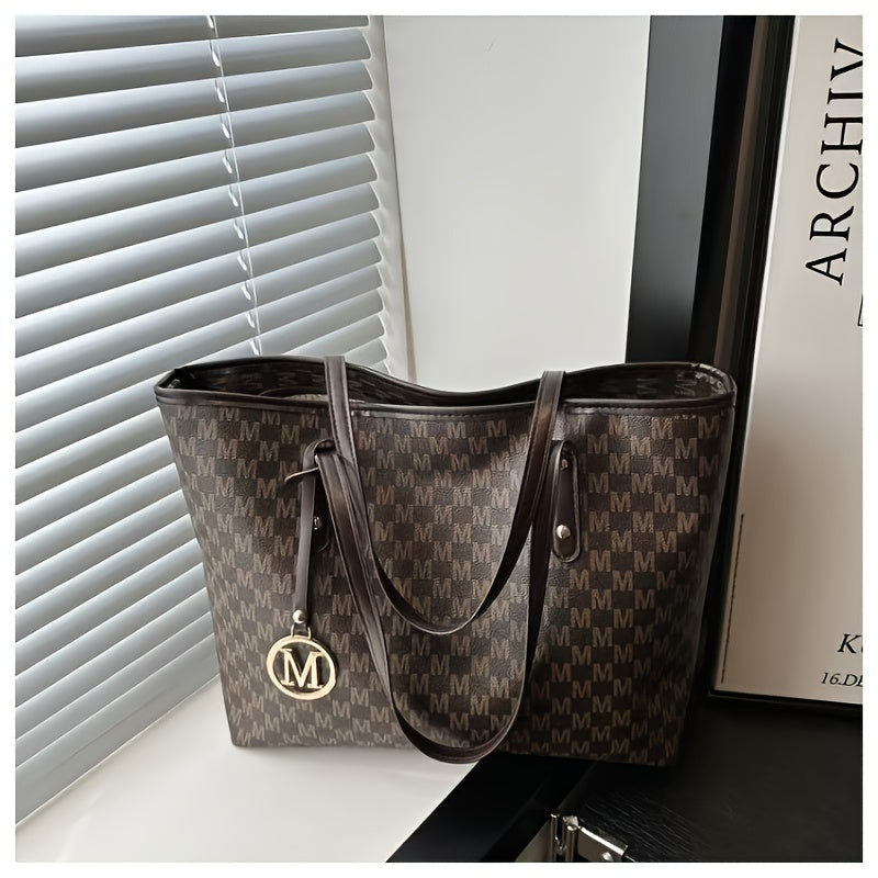 Grand sac cabas femme style designer, cuir synthétique géométrique, bandoulière chaîne dorée amovible, détail monogramme « M », léger, idéal pour bureau, école ou shopping, coloris marron café, beige et noir