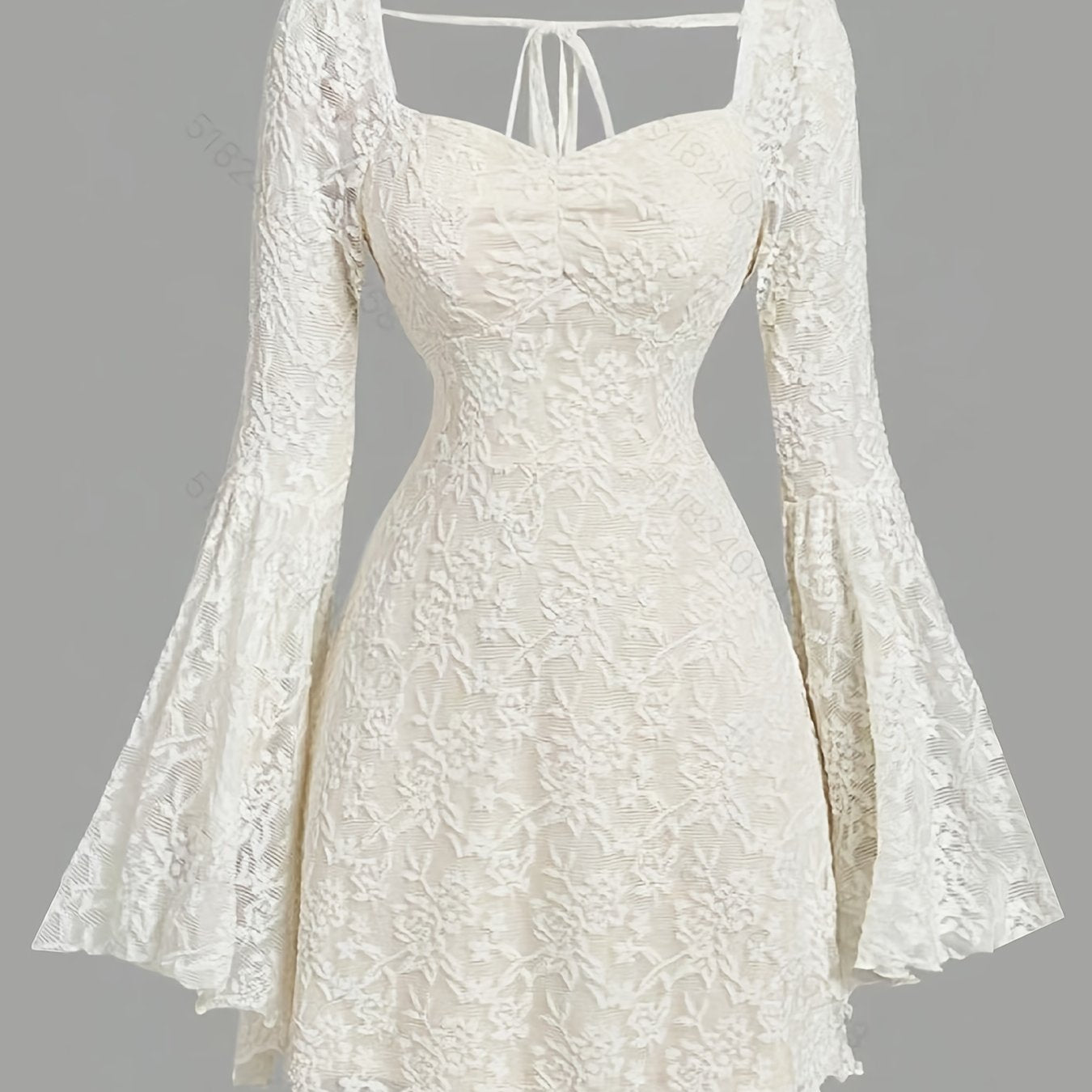 Robe courte tricotée style gothique à manches évasées