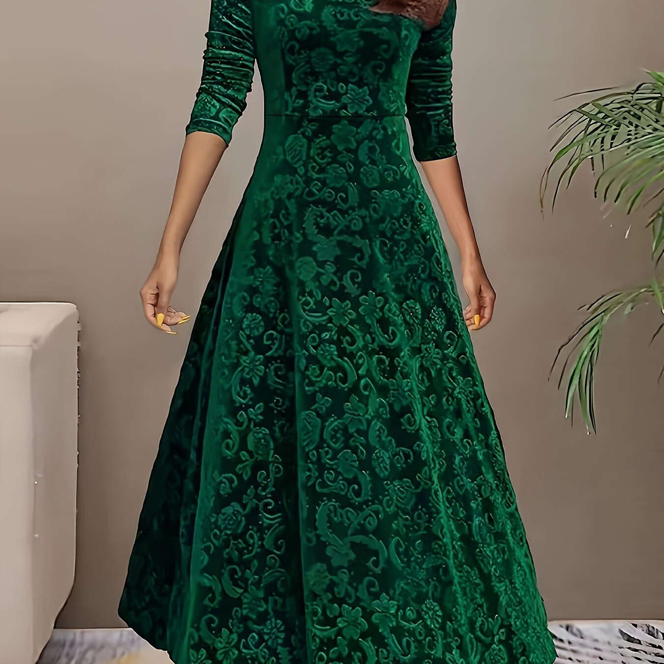 Robe longue en velours à motif floral et manches longues, encolure carrée, idéale pour le Nouvel An. Design élégant