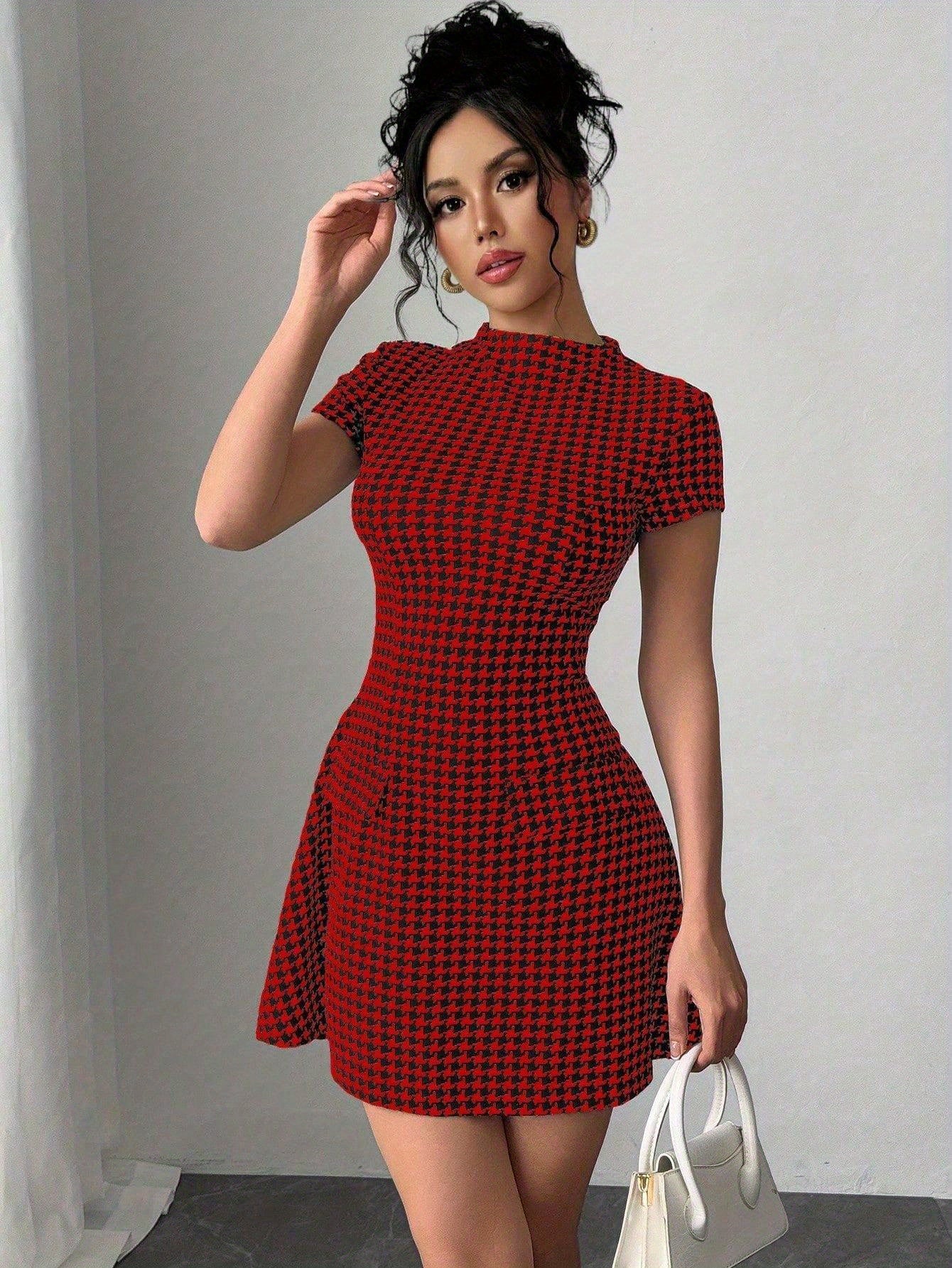 Robe A-Line à Imprimé Pied-de-Poule — Manches Courtes, Coupe Slim avec Taille Cintrée, Longueur Courte, Fermeture Éclair au Dos, Mini-Robe Noir et Blanc, Idéale pour Automne/Hiver, Événements Décontractés ou Formels (Bureau, Soirée, Rendez-vous)