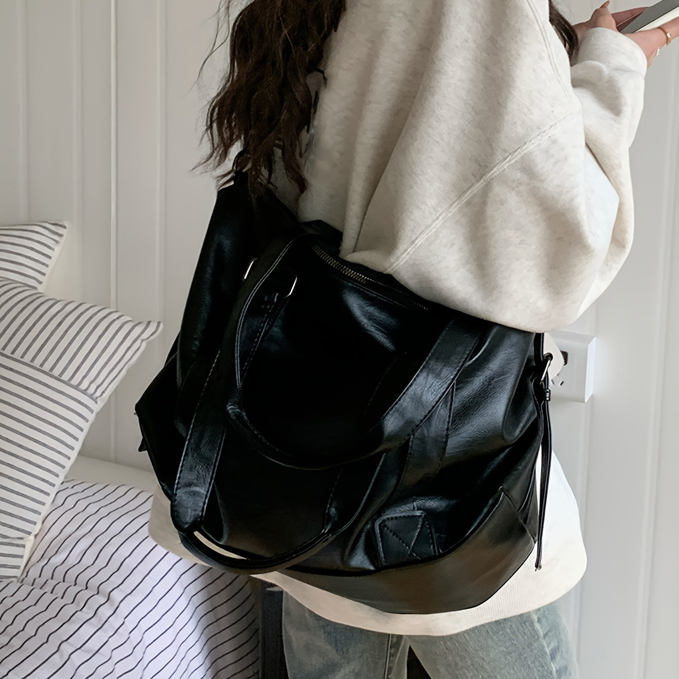 Sac fourre-tout grande capacité noir en PU – bandoulière et crossbody polyvalent, multiples compartiments, sangle réglable, idéal pour voyage et usage quotidien