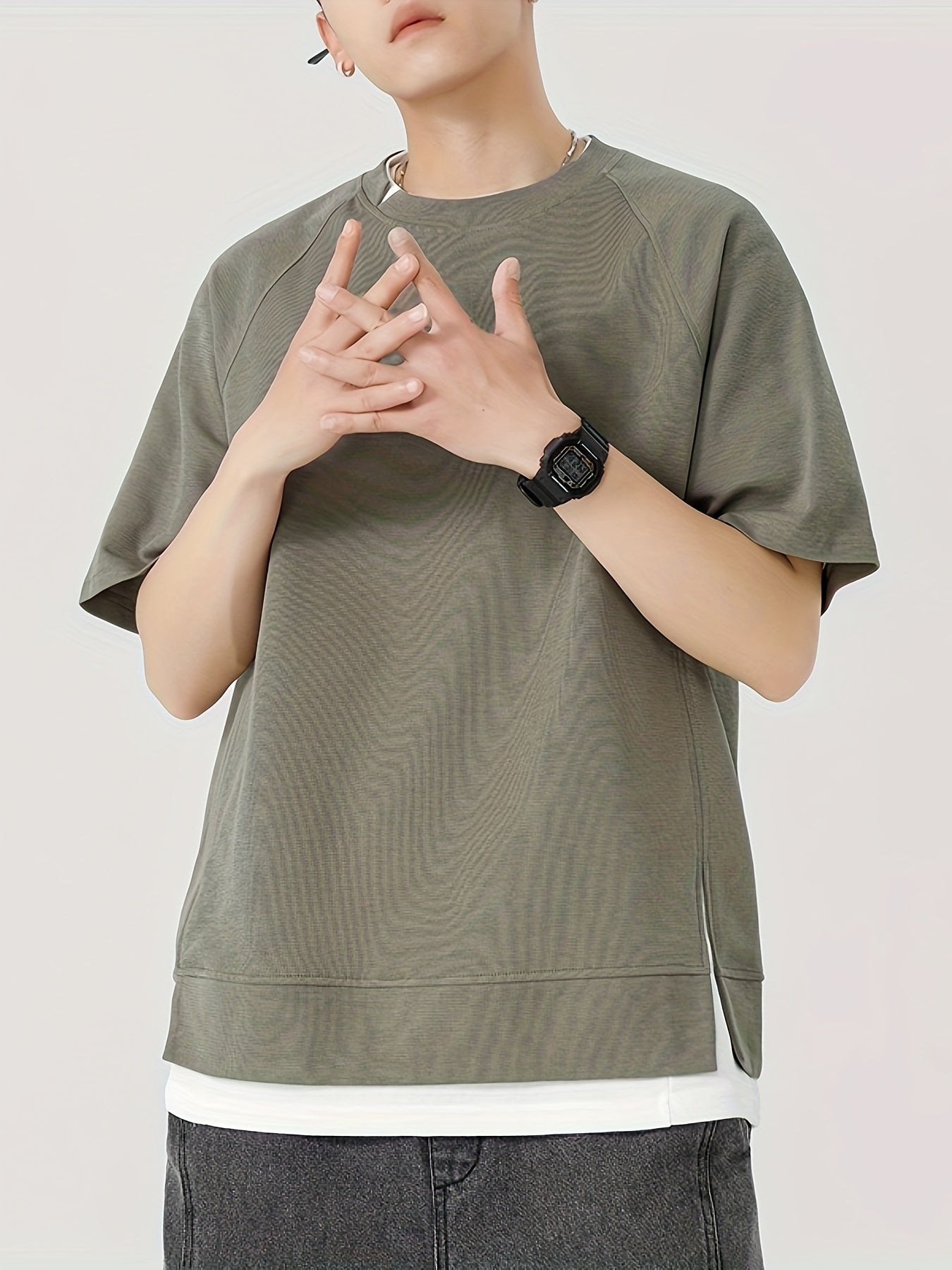 Men's Summer Casual Raglan Sleeve T-Shirt - Contrast Color-Blocked Faux Two-Piece Design, Solid Color Black Regular Fit Round Neck Tee, Machine Washable for Teens & Adults