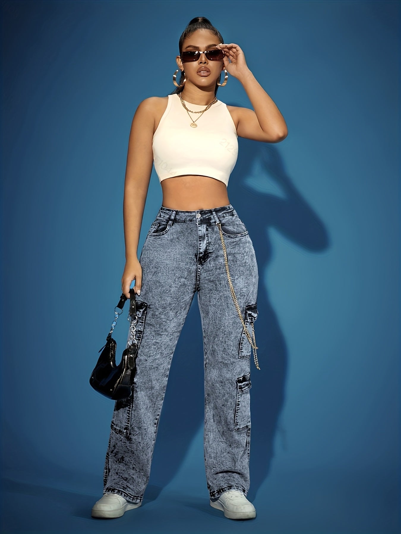 Pantalon Cargo Femme en Denim Extensible Taille Haute – Style Vintage Déchiré, Multiples Poches avec Accents Chaîne Métallique, Coupe Droite