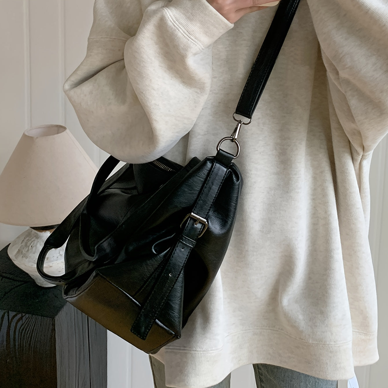 Sac fourre-tout grande capacité noir en PU – bandoulière et crossbody polyvalent, multiples compartiments, sangle réglable, idéal pour voyage et usage quotidien