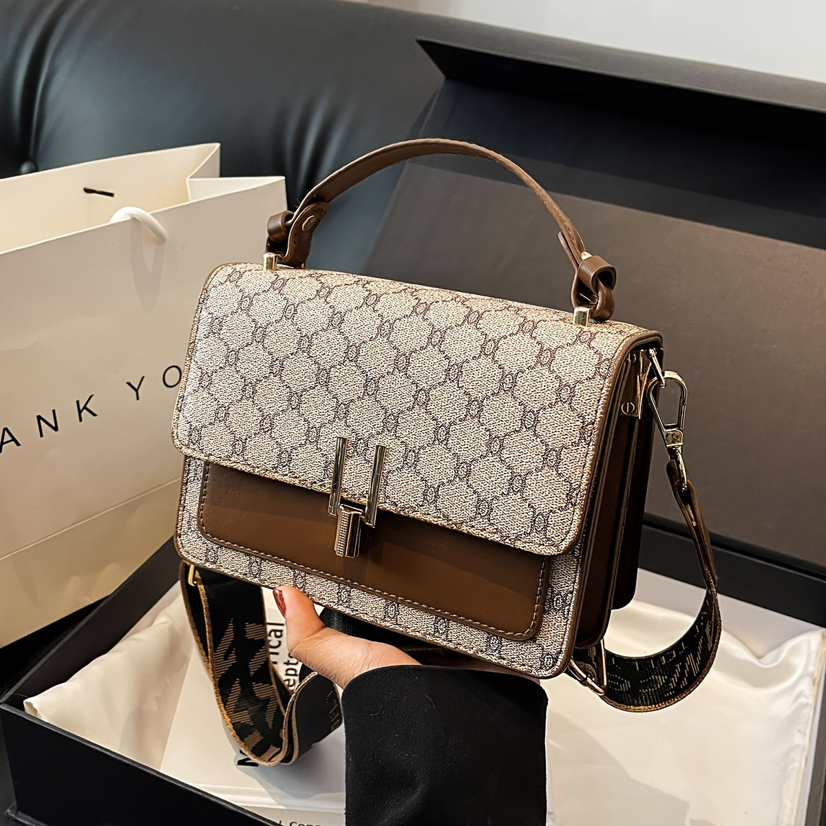 Sac élégant pour femmes – grande capacité, motif géométrique, simili cuir, bandoulière large et amovible, accessoires dorés, sac bandoulière polyvalent pour occasions casual et formelles