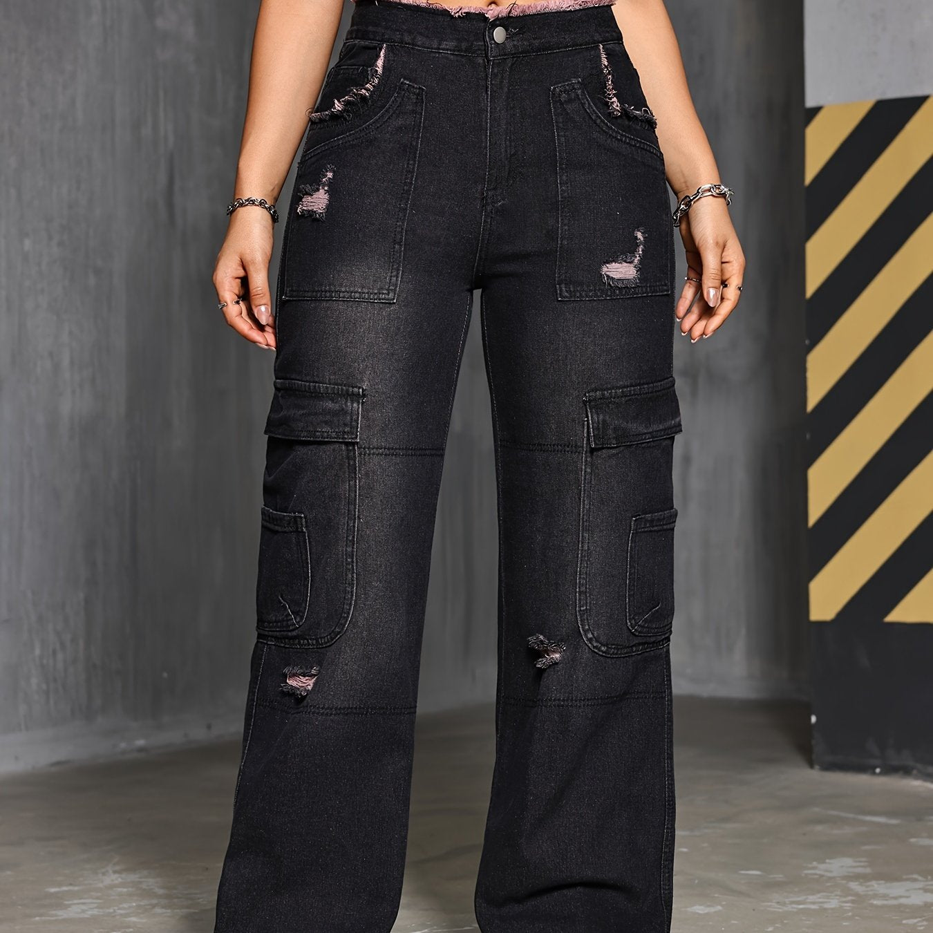 Jean cargo vintage déchiré et usé pour femme, pantalon droit taille haute rétro avec poches, style décontracté idéal pour l'automne