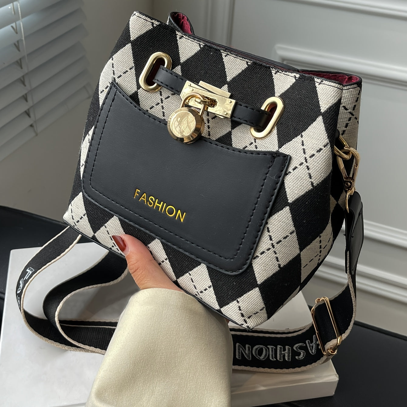 Mini sac bandoulière à carreaux noir et blanc femme