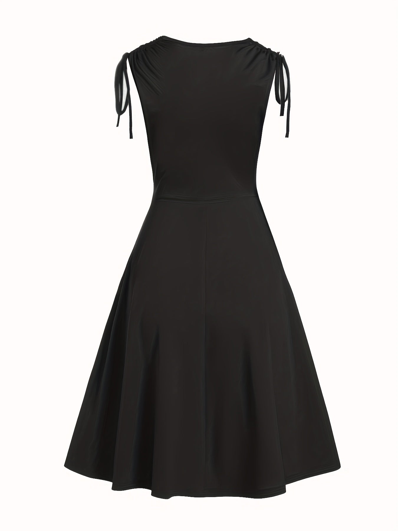 Une robe de soirée élégante pour femme, avec un décolleté drapé, sans manches, une boucle en strass métallisé, une taille cintrée et des épaules froncées, parfaite pour les jolies femmes en rendez-vous ou en sortie