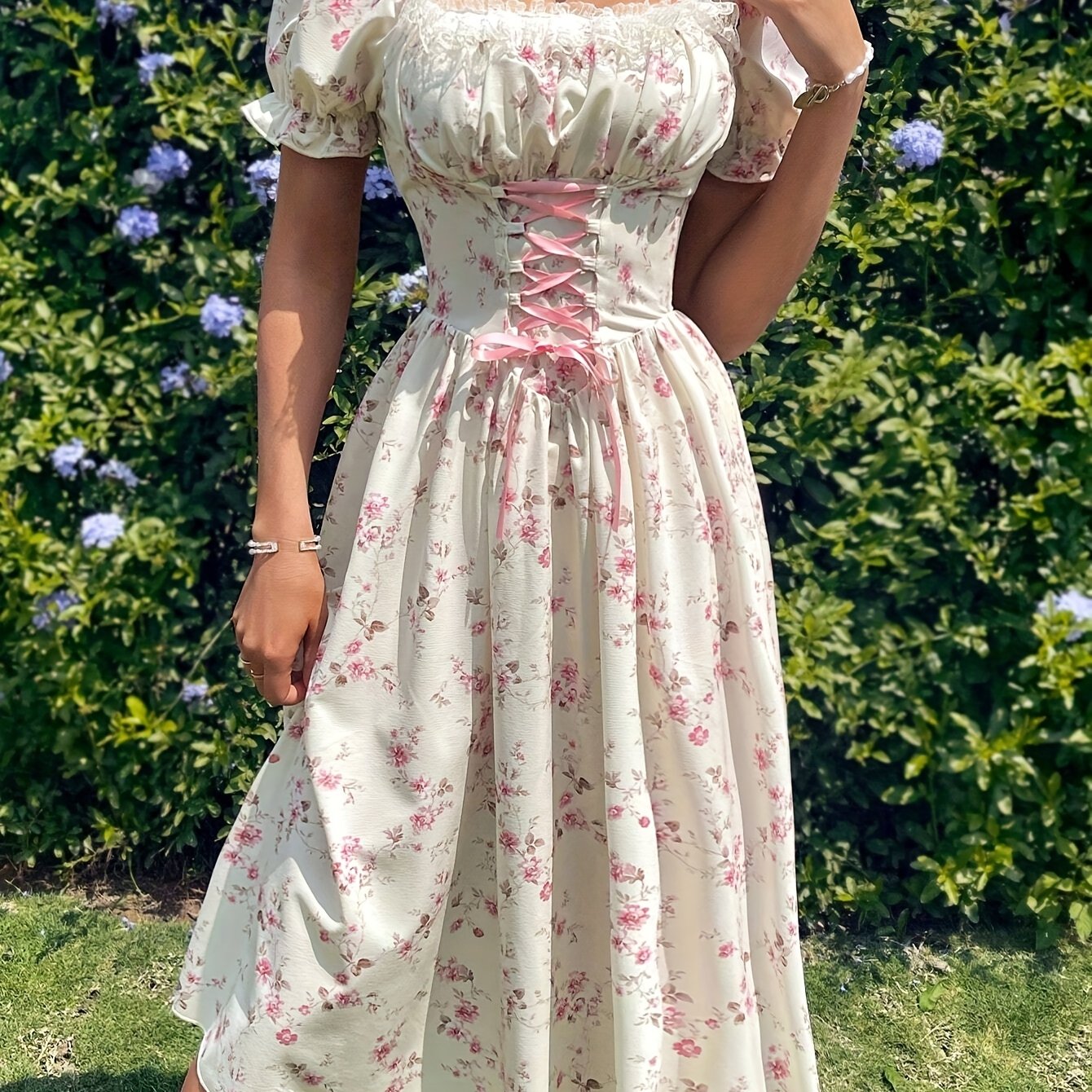 Robe longue fleurie femme – Col carré, manches bouffantes et dentelle, élégante et chic