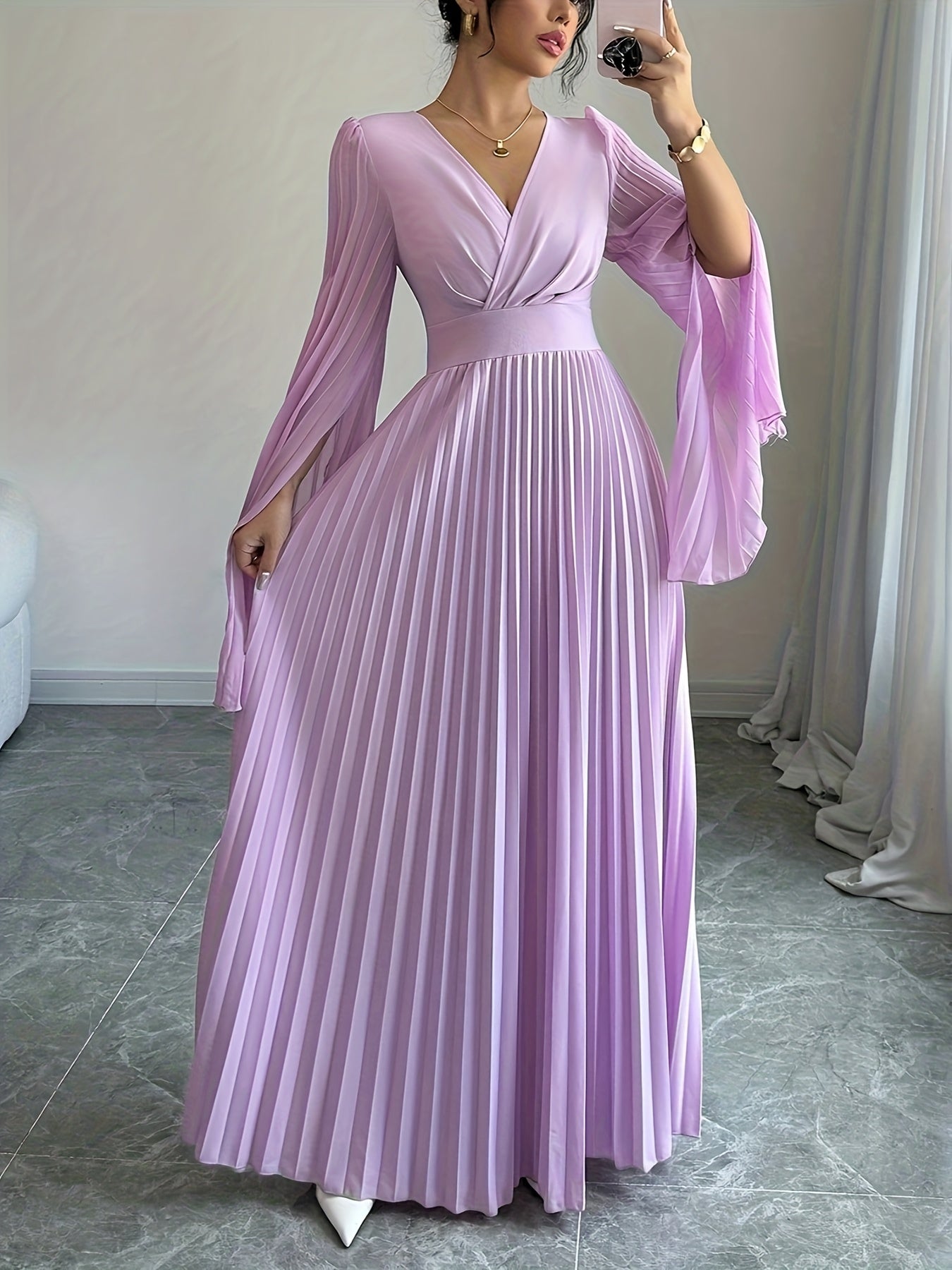 Elegant Long-Sleeve V-Neck Pleated Maxi Dress for Women, Perfect for Spring And Summer.