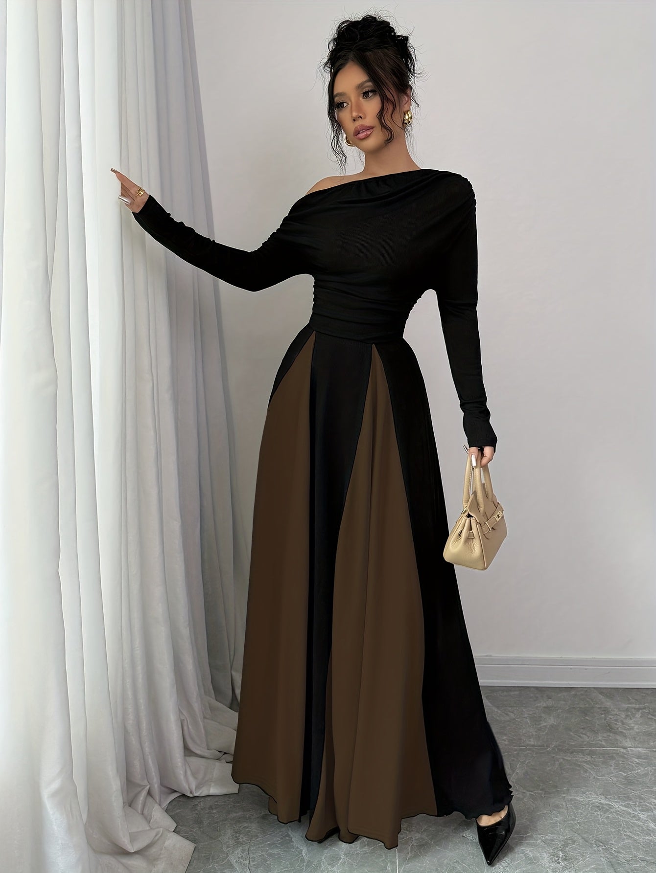 A Stylish And Elegant Long-Sleeve Dress with a Slanted Shoulder, Featuring Fine Ribbing, a Fitted Waist, And a Flared Hem, Perfect for Autumn And Winter.
