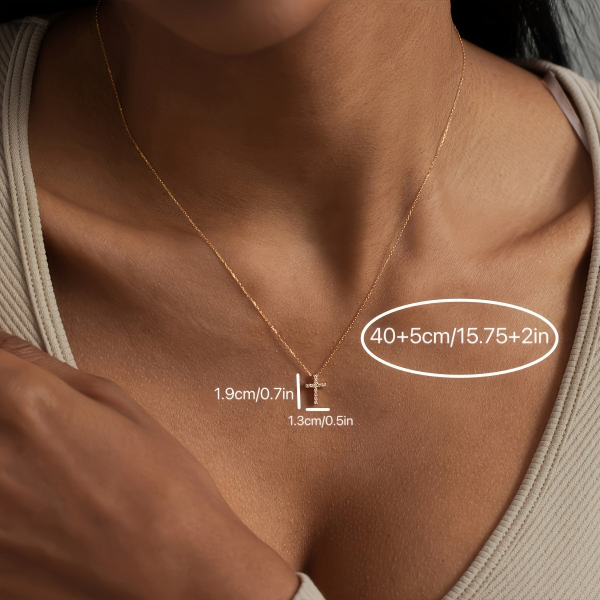 Collier Minimaliste Femme – Pendentif Croix Ton Doré, Chaîne en Fer Durable, Bijou Polyvalent pour Quotidien, Accessoire Intemporel Toute l’Année