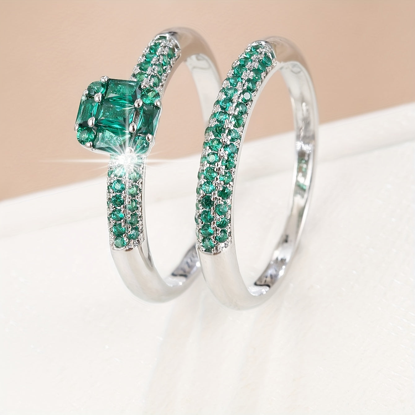 A Set of Simple And Stylish Engagement And Wedding Rings from Europe And America.