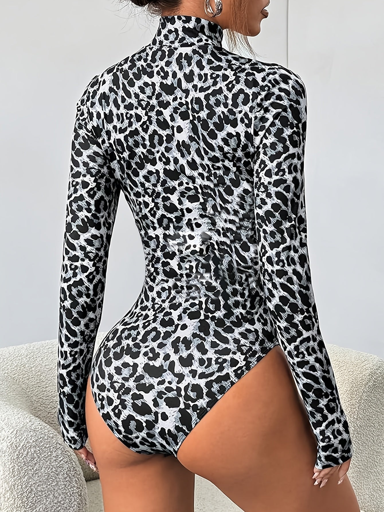 Body femme imprimé léopard – manches longues, col roulé, confortable et ajusté
