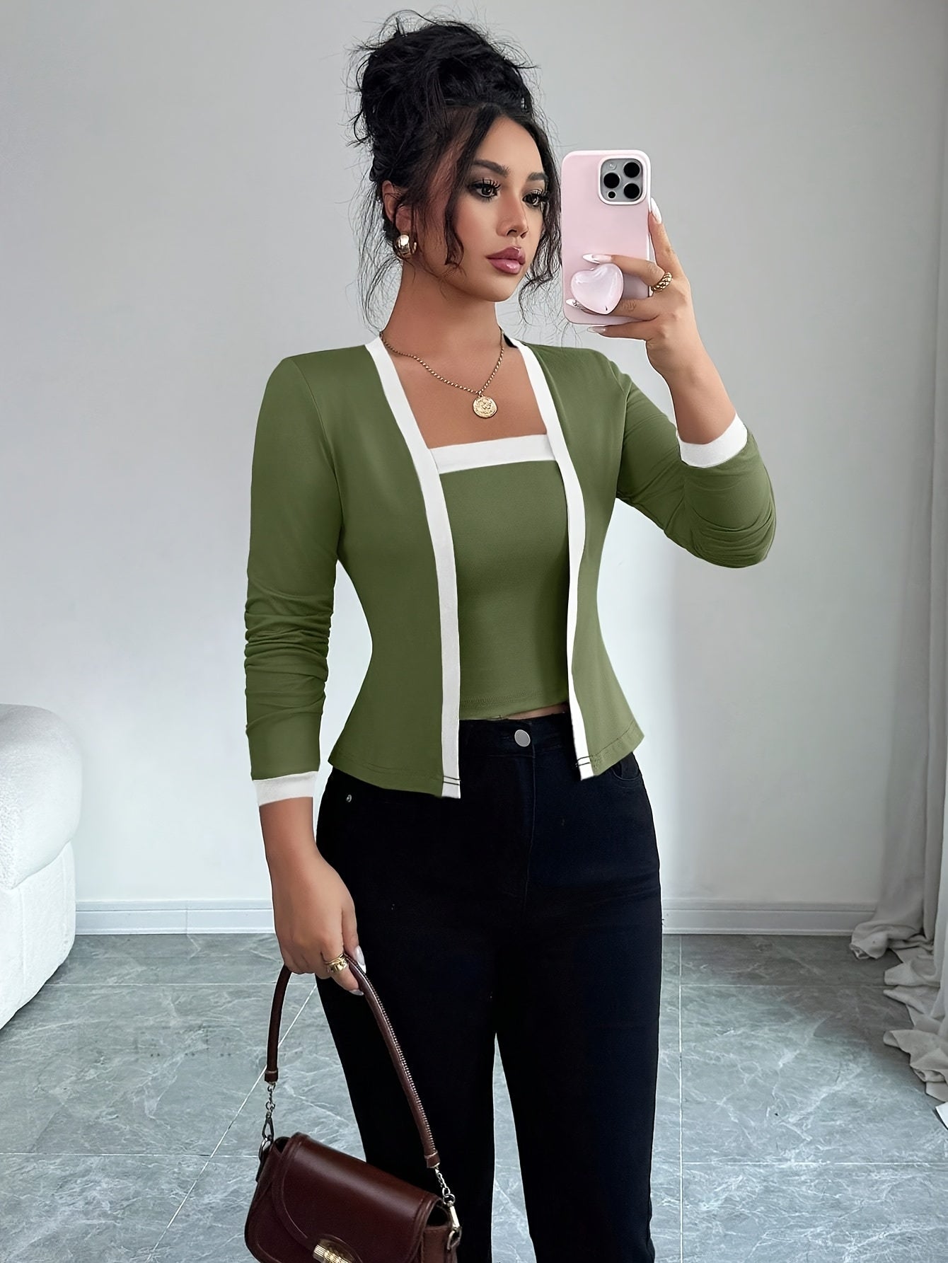 Chemisier bicolore élégant pour femmes, col carré, manches longues, style polyvalent toutes saisons, tenue décontractée ou formelle