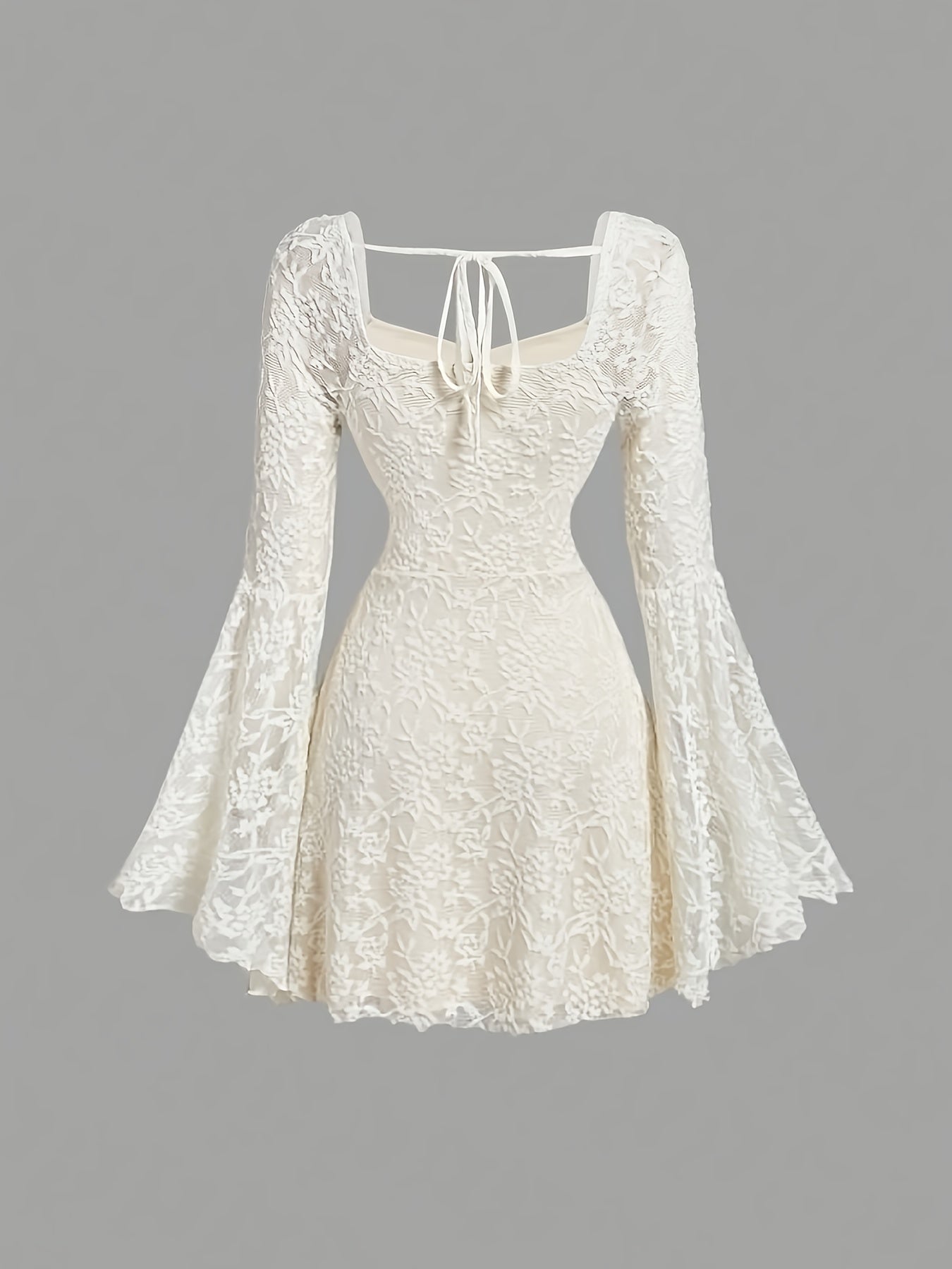 Robe courte tricotée style gothique à manches évasées