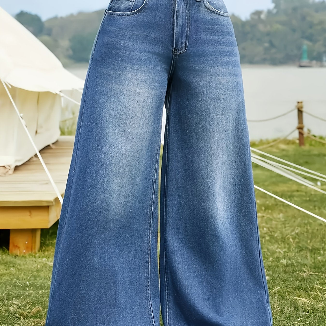 Jean femme taille haute – coupe large décontractée, denim bleu classique, bords effilochés, style élégant pour travail et tenue casual