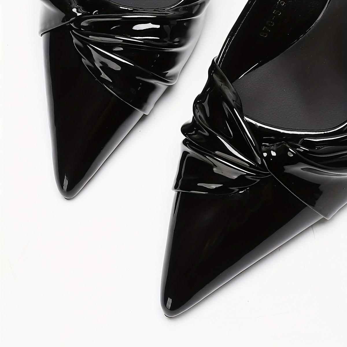 Sandales élégantes femme rouges – bout pointu, talon kitten, dessus imitation cuir, semelle en caoutchouc, chaussures à enfiler stylées pour toutes saisons, idéales pour événements, durables et chics