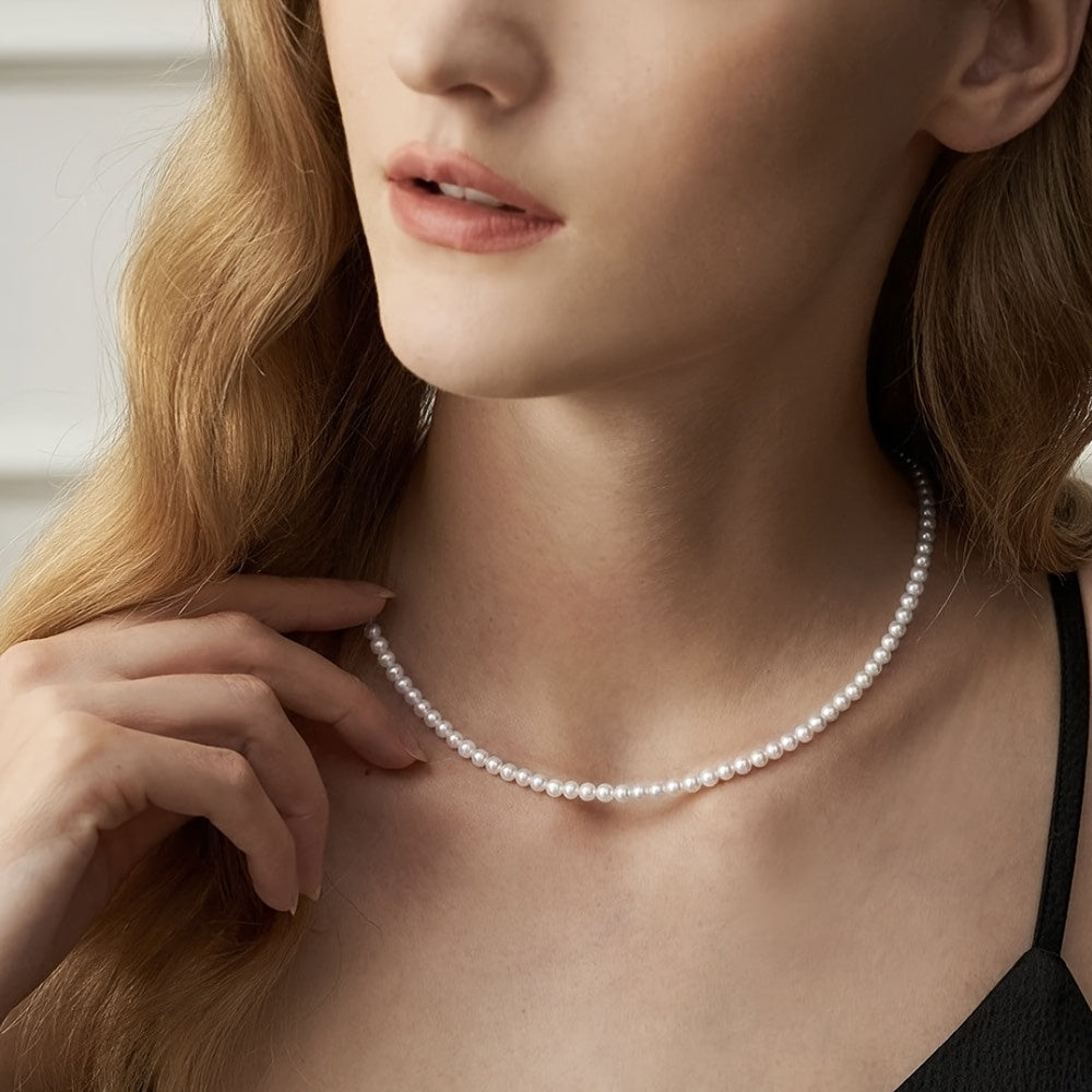 Collier Femme Vintage Français – Perles Imitation 4 mm, Ras-du-Cou Élégant avec Fini Lisse et Brillant, Polyvalent pour Quotidien et Soirées, Bijou Classique Intemporel, Cadeau Raffiné