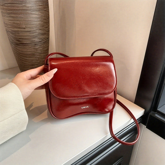 Sac bandoulière rouge élégant pour femmes – petit format carré avec poche pour téléphone, durable et décontracté, bandoulière réglable 100 cm, doublure polyester, parfait pour trajets quotidiens