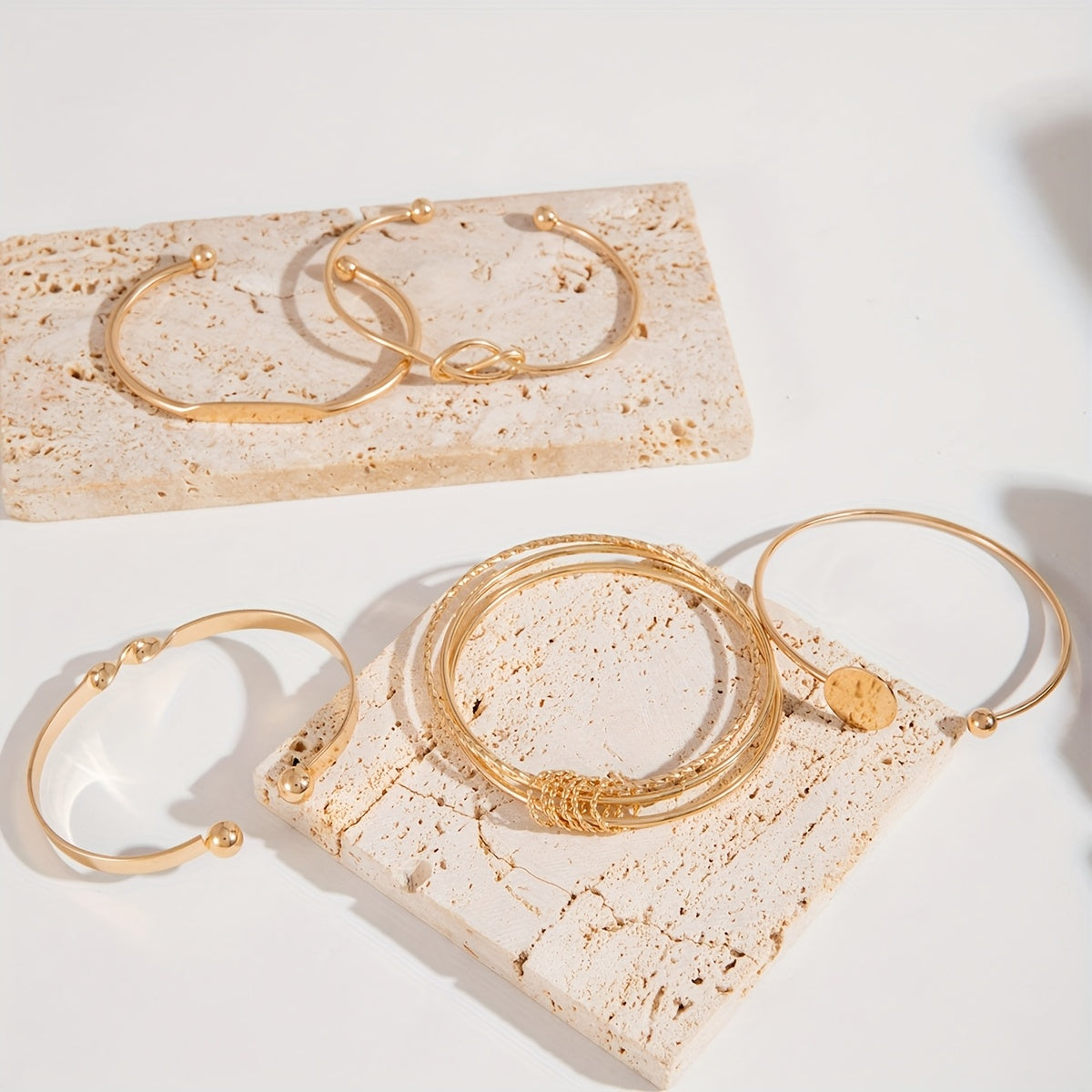 Bracelet métallique tendance et polyvalent, design nœud ouvert et bangle rond torsadé, disponible à l’unité ou par lot de 5, cadeau idéal pour le travail, usage quotidien, soirées ou entre amis