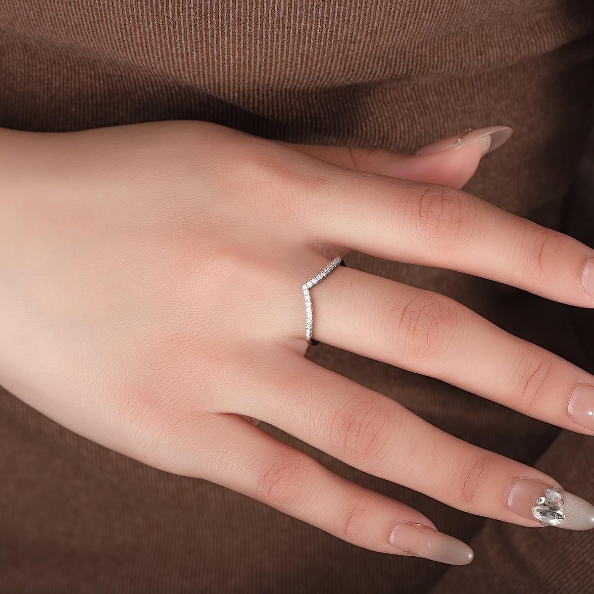 Bague Élégante en Forme de V pour Femme – Style Naturel et Simple, Bague Ouverte Géométrique Faite à la Main, Accessoire Polyvalent pour le Quotidien et les Vacances, Tendance et Confortable, Excellent Cadeau pour Amies et Proches