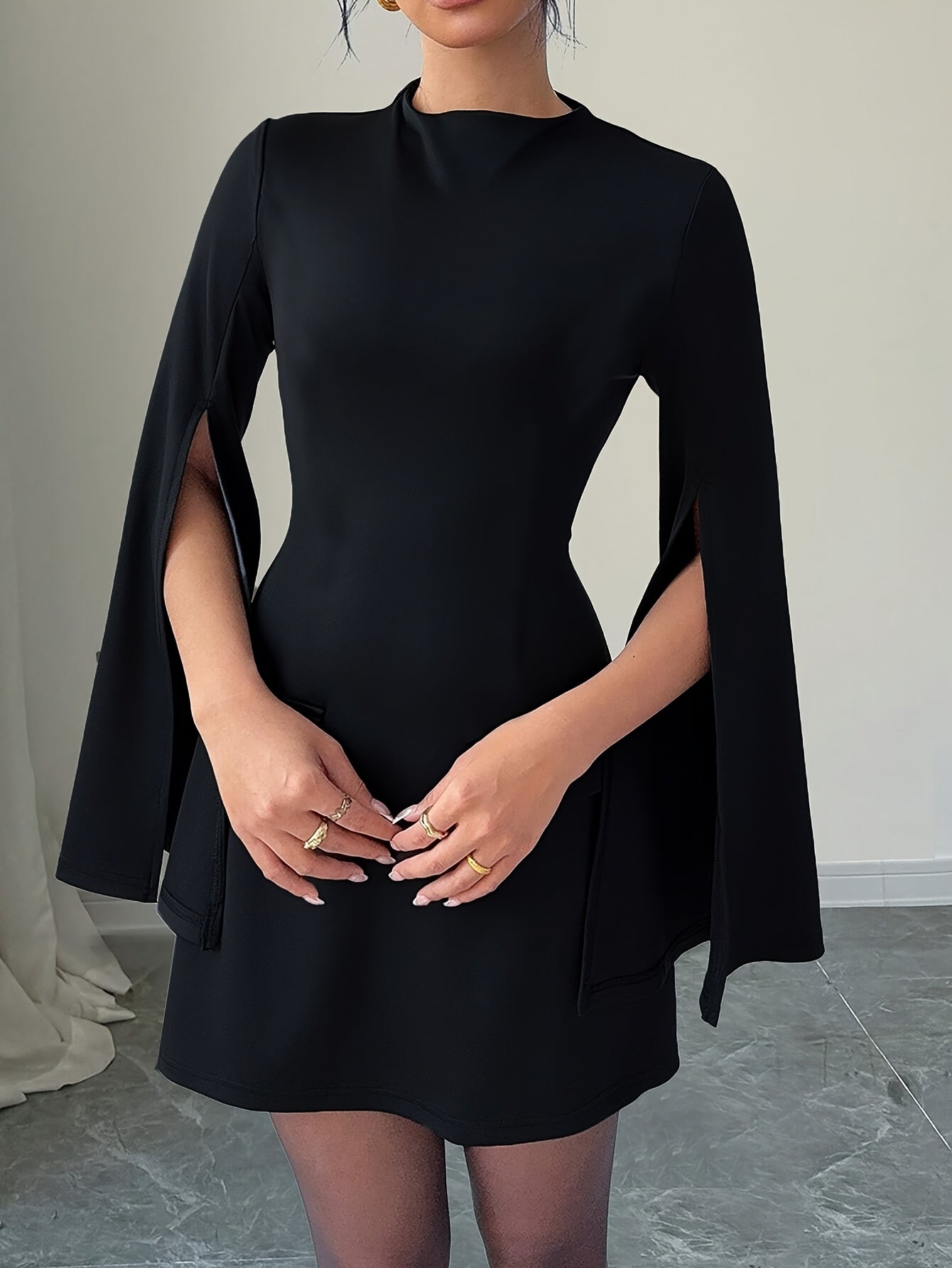 Robe ajustée élégante femme – Col rond, fausses poches, tissu légèrement extensible