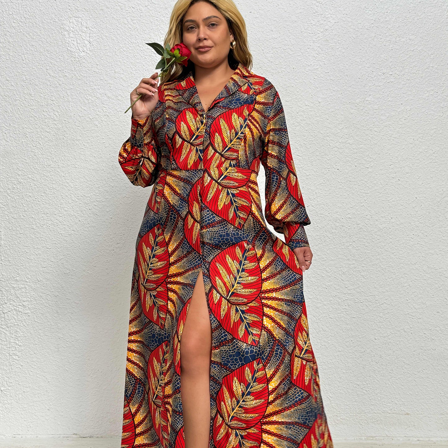 Robe Maxi Élégante Femme à Motif Floral – Couleurs Vives Rouge, Bleu et Jaune, Motif Feuilles, Manches Longues, Fente Frontale, Tissu Léger, Parfaite pour le Printemps et l’Automne, Tenue Décontractée à Semi-Formelle, Robe à Imprimé Vibrant