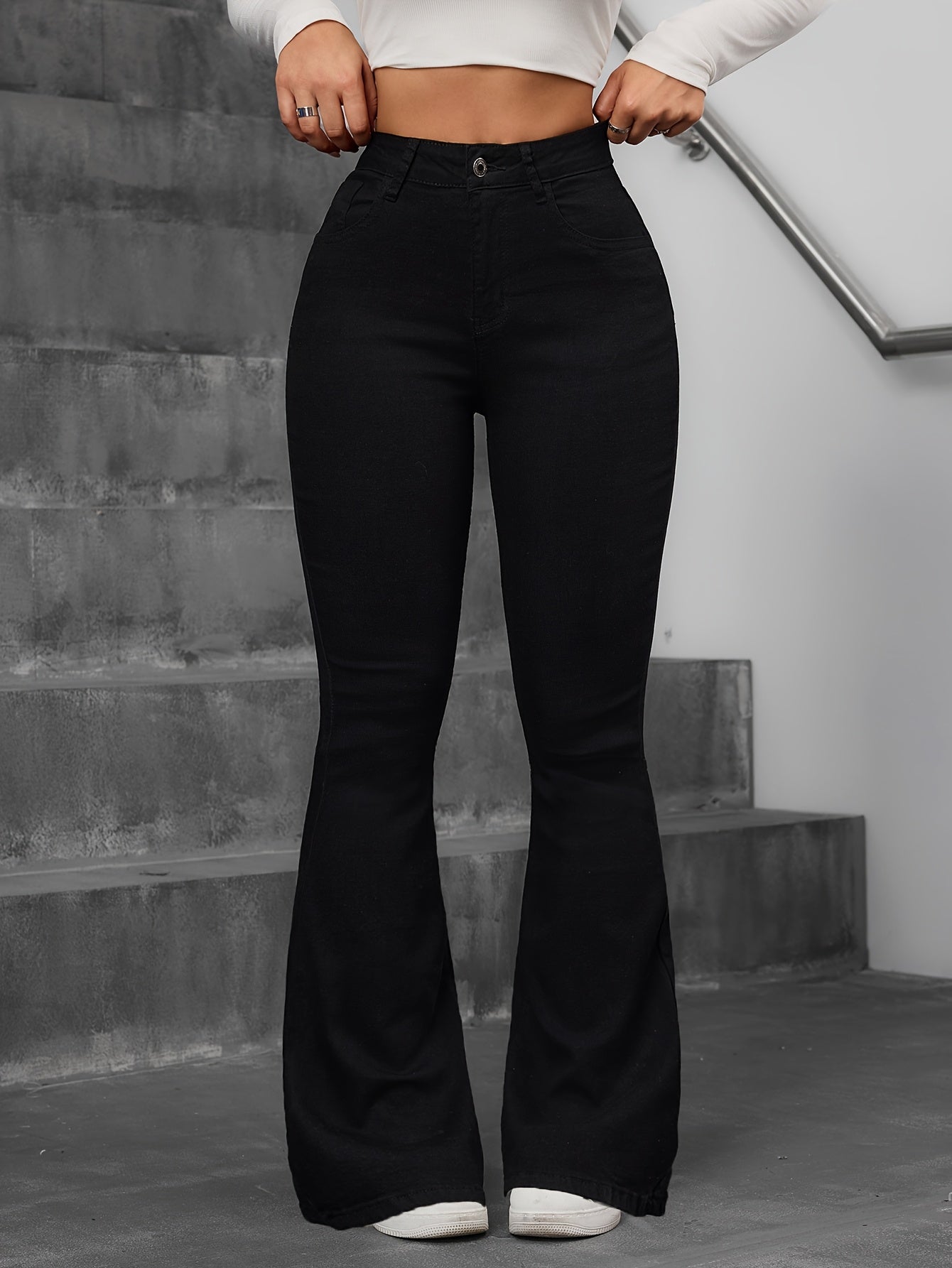 Jean évasé taille haute pour femmes – Slim fit, fermeture bouton, longue, noir, style casual, toutes saisons