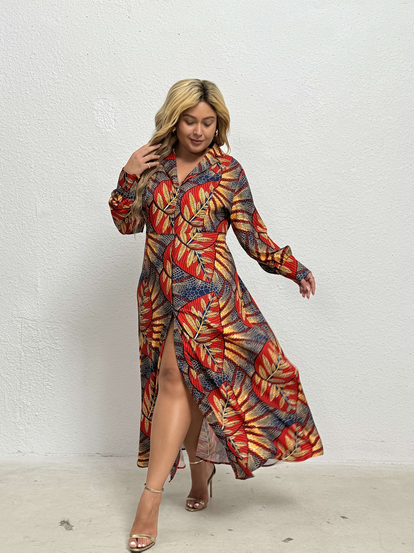 Robe Maxi Élégante Femme à Motif Floral – Couleurs Vives Rouge, Bleu et Jaune, Motif Feuilles, Manches Longues, Fente Frontale, Tissu Léger, Parfaite pour le Printemps et l’Automne, Tenue Décontractée à Semi-Formelle, Robe à Imprimé Vibrant