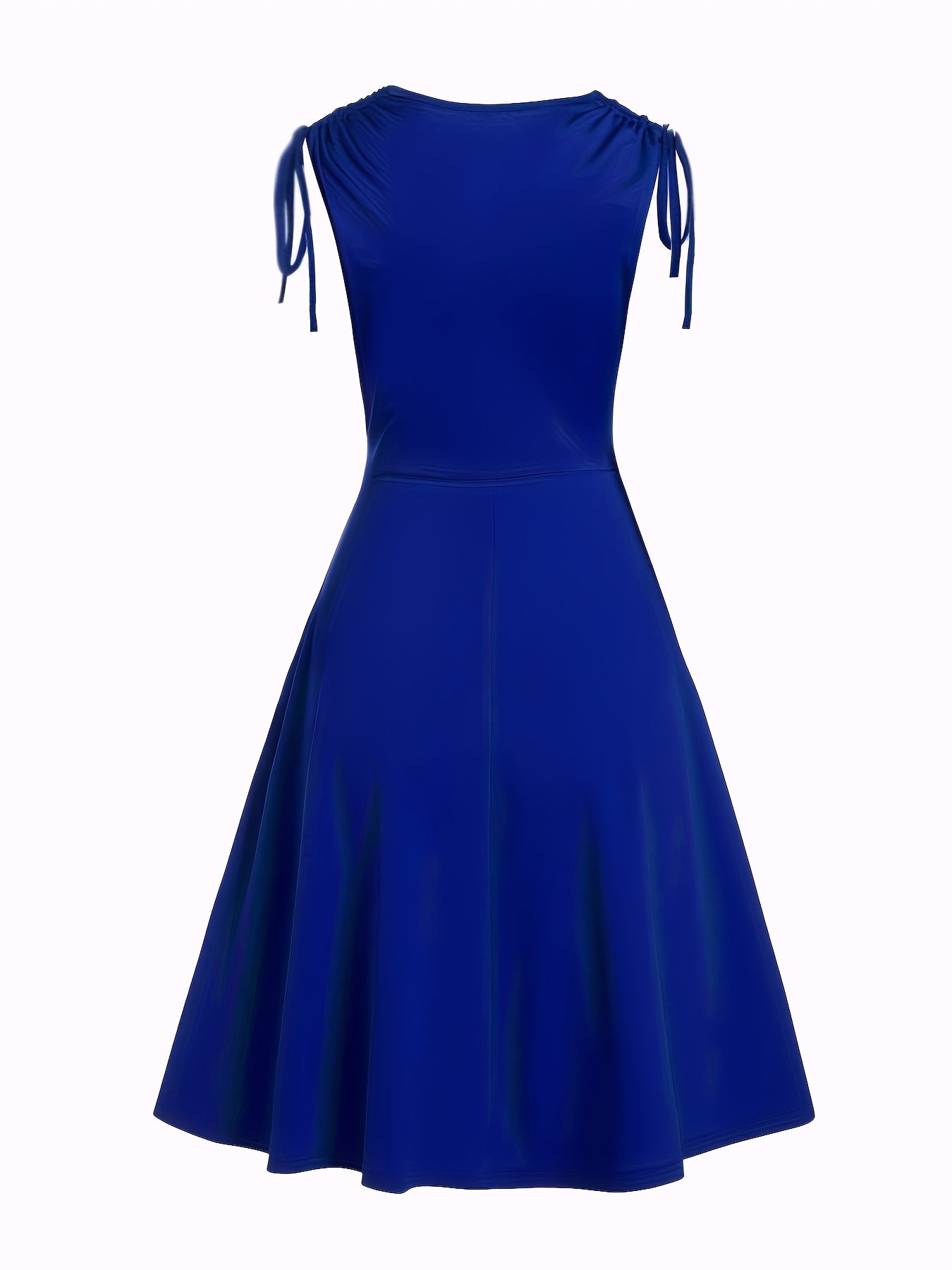 Une robe de soirée élégante pour femme, avec un décolleté drapé, sans manches, une boucle en strass métallisé, une taille cintrée et des épaules froncées, parfaite pour les jolies femmes en rendez-vous ou en sortie