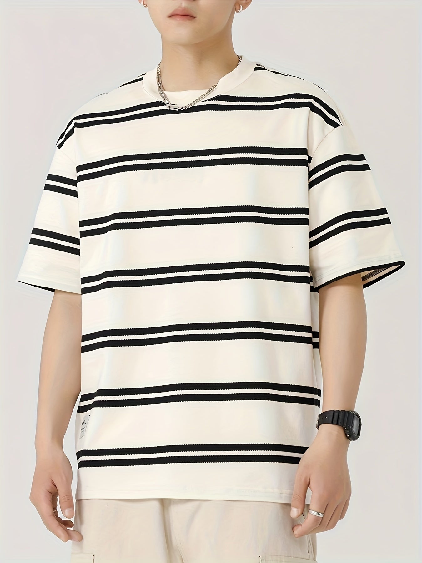 Men'S Summer Striped Short-Sleeve T-Shirt for Trendy Youth with Horizontal Stripes And a Round Neck.