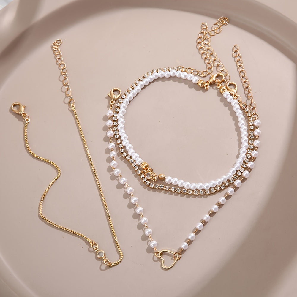 Lot de 4 Bracelets Femme – Perles et Strass, Charms Cœur et Perles, Chaînes Blanches et Décorées, Multi-Couches, Idéal Plage, Mariage, Bal, Polyvalent pour le Quotidien, Cadeau Parfait Toute l’Année