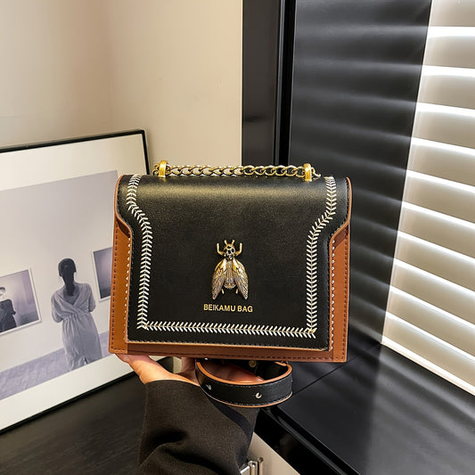 Sac bandoulière femme – fermeture magnétique, synthétique, chaîne, compact, beige/rouge/noir, élégant pour bureau, voyage et soirées