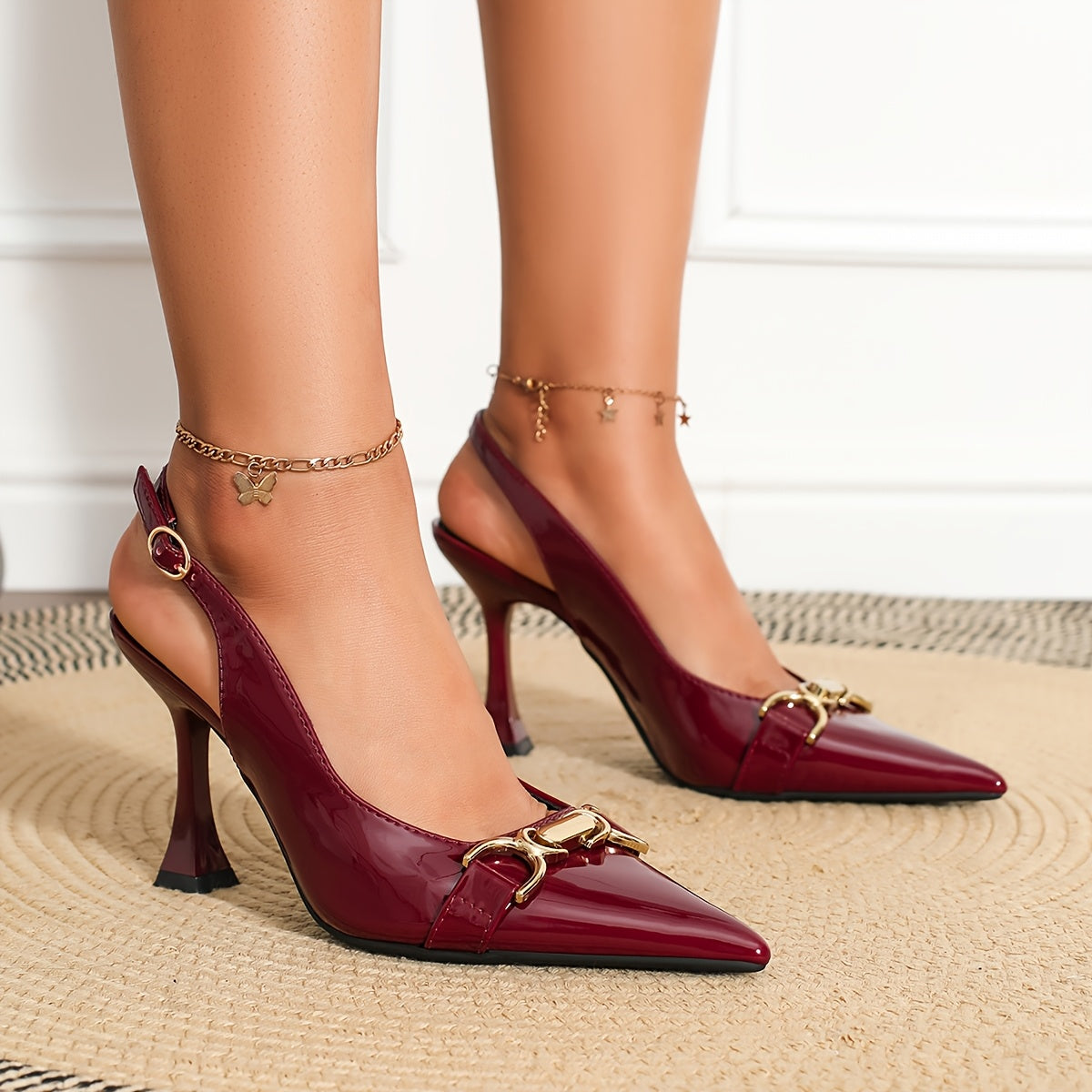 Sandales Élégantes à Talons Hauts pour Femme – Bout Pointu Soigné, Silhouette Tendance, Tissu Brillant avec Boucles Métalliques pour une Élégance Noble, Talon Fin pour Sublimer Votre Allure