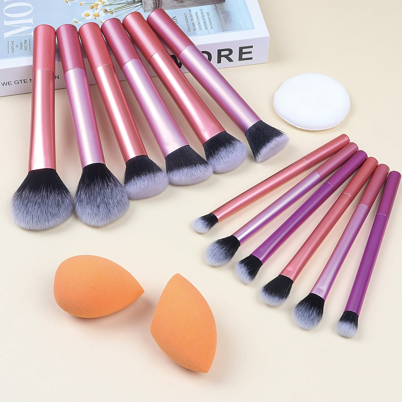 Ensemble de 15 pinceaux de maquillage comprenant un pinceau à fond de teint, un kit de maquillage pour débutants, une houppette et des pinceaux de maquillage colorés