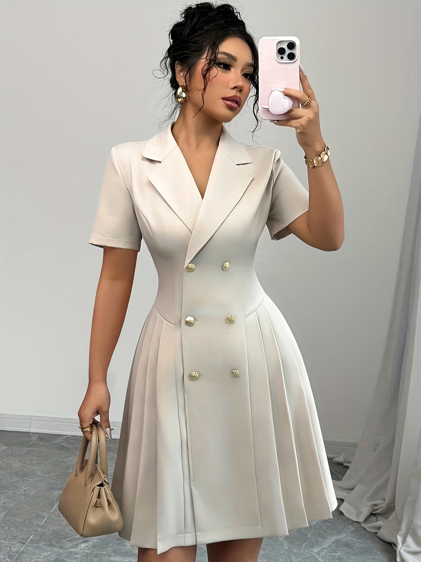 Robe chic française femme – Col V double boutonnage, A-line manches courtes, beige clair, ourlet asymétrique