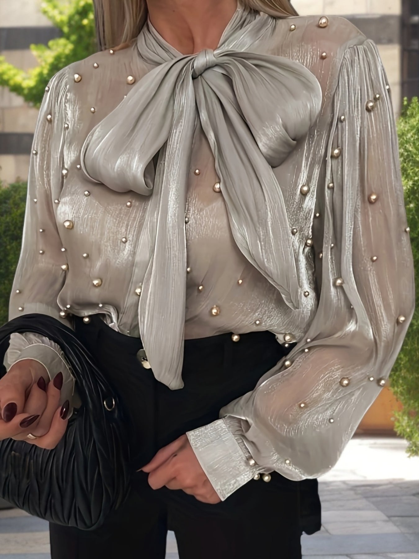 Blouse grande taille pour femmes – Col noué avec perles, satin gris clair, casual et formel, toutes saisons, tissu polyester, élégante