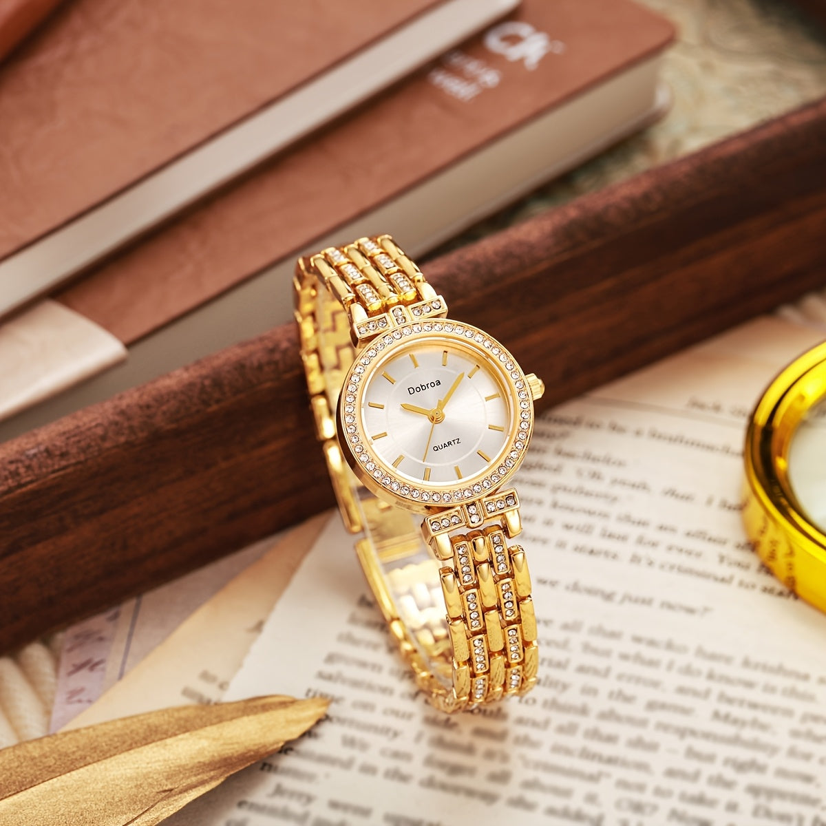 Montre Femme de Luxe – Minimaliste, Mouvement Quartz, Boîtier Rond en Alliage, Cadran Blanc avec Accents Dorés, Élégante pour Quotidien et Occasions Formelles