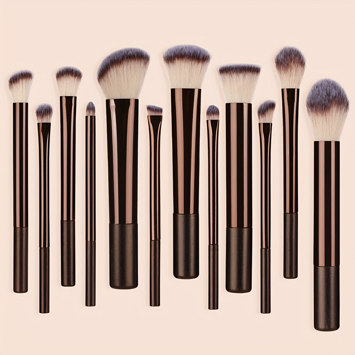 Ensemble de 12 pinceaux de maquillage pour débutants, comprenant des pinceaux à blush, à poudre, correcteur et à paupières, le tout dans un kit de beauté de voyage complet