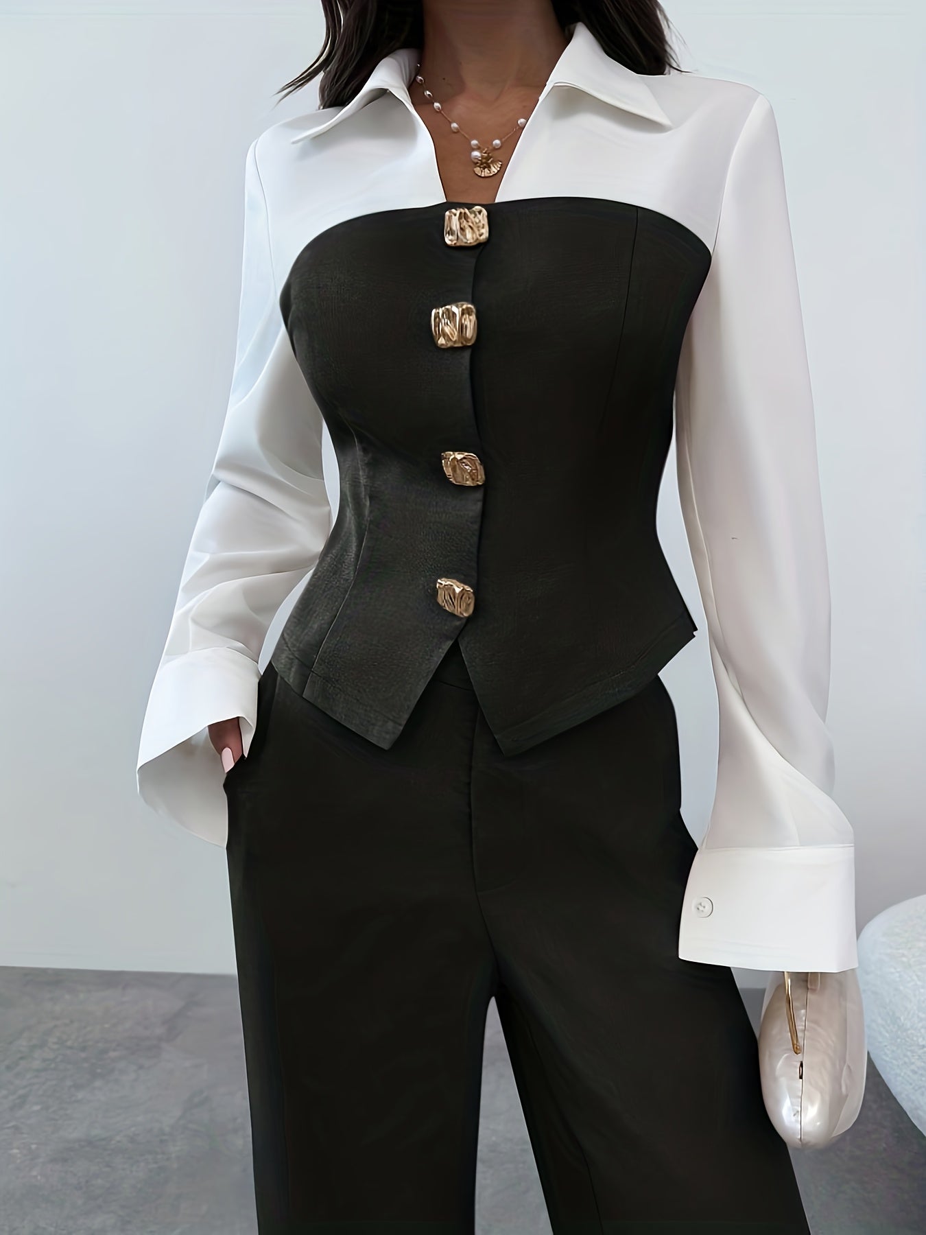 Ensemble deux pièces décontracté et élégant, composé d'une chemise patchwork et d'un pantalon droit ample