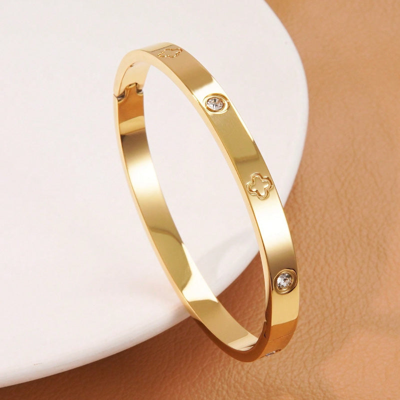 Lot de 2 Bracelets Femme Élégants – Acier Inoxydable, Design Créatif Trèfle, Simple et Chic, Parfait pour Banquets, Quotidien, Déplacements ou Cadeaux de Fêtes, Accessoire Mode Polyvalent